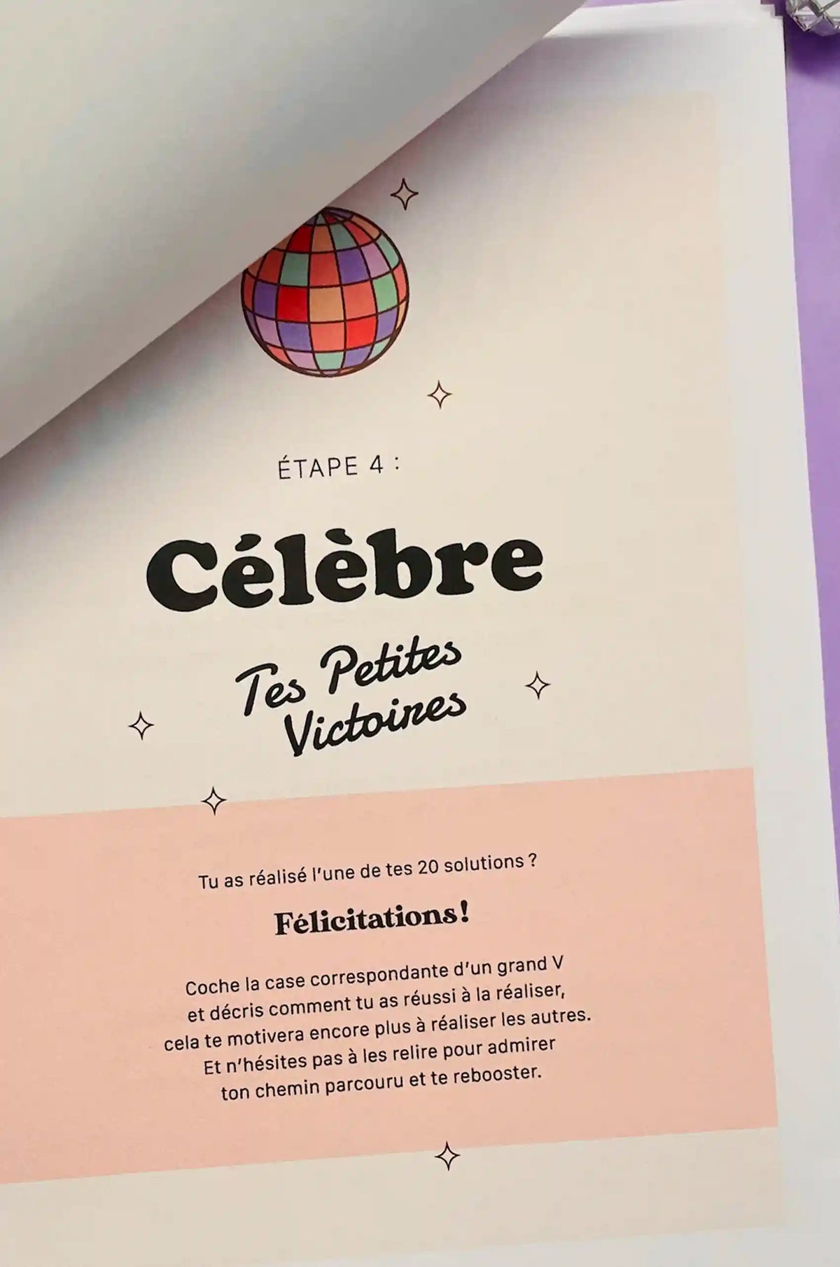 Page du guide Fortes « Fais-le, fête-le » : étape 4, « Célèbre tes petites victoires », avec une boule à facettes
